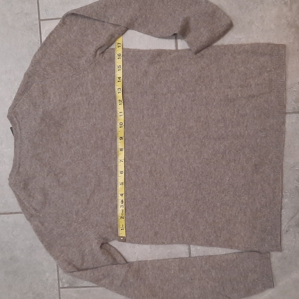 Tahari 100% Cashmere Crew Neck Sweater- New - Picture 4 of 5